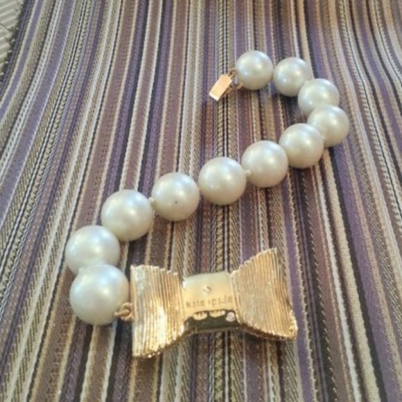 Kate Spade All Wrapped Up Large Cream Pearl Gold Bow Clasp Bracelet 8.25" - Picture 7 of 7